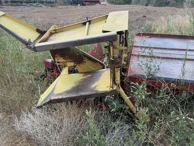 New holland bale wagon