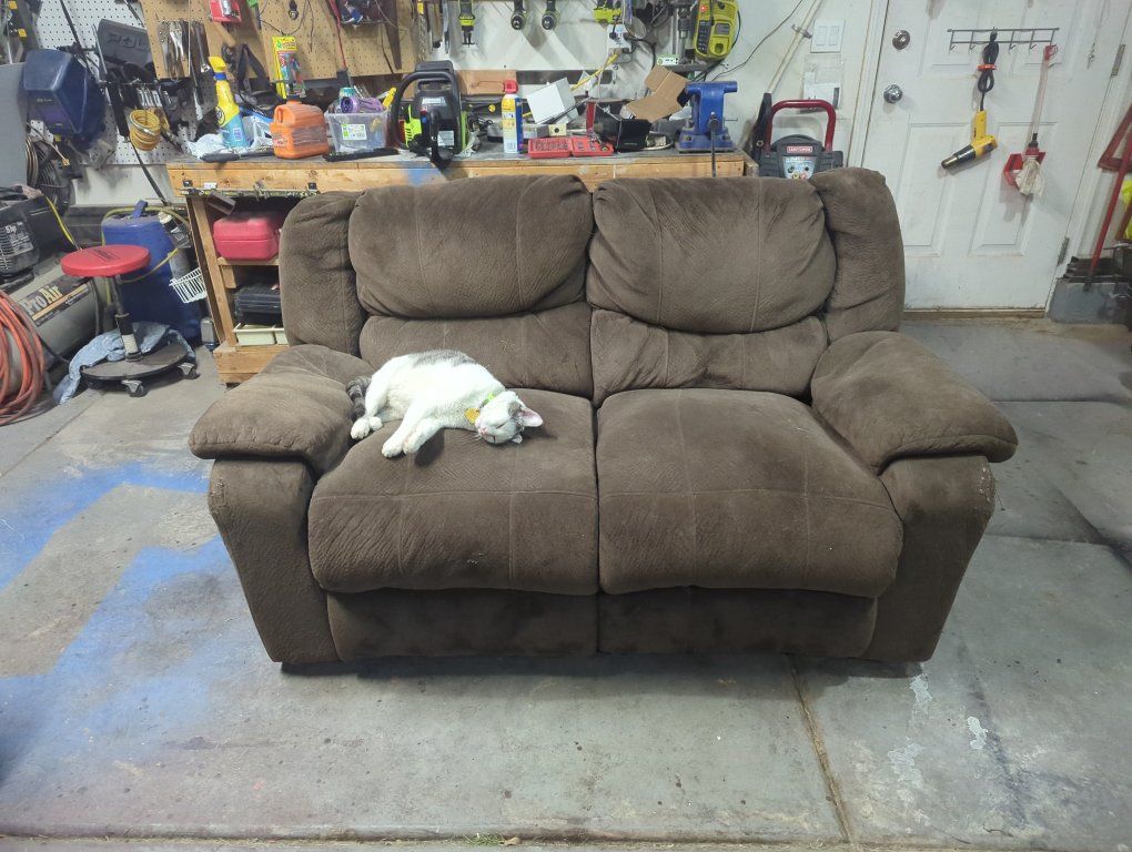 Electric Brown Reclining Loveseat - Used 2-Seat Sofa, Plush Fabric. Free