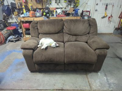 Electric Brown Reclining Loveseat - Used 2-Seat Sofa, Plush Fabric. Free