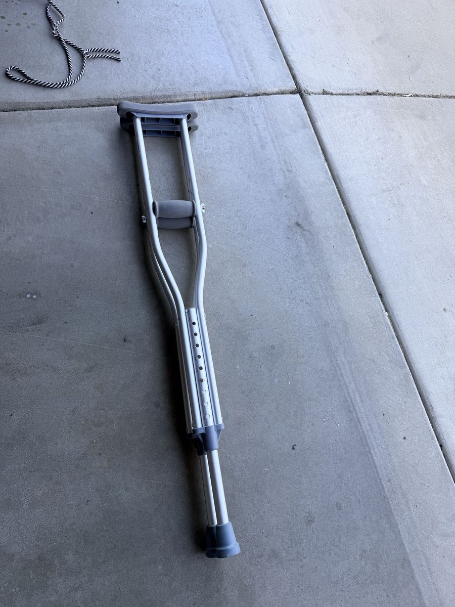 Crutches - 4’6” to 5’2” - Like New