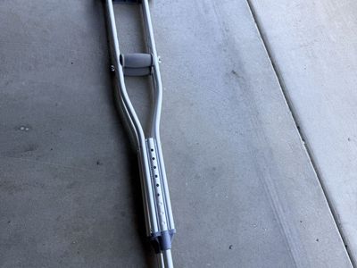 Crutches - 4’6” to 5’2” - Like New