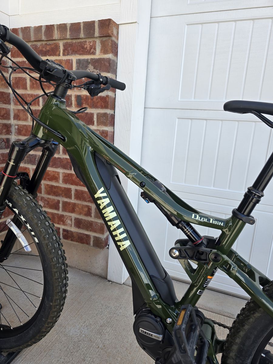 Yamaha YDX-MORO 05 Electric Mountain Bike