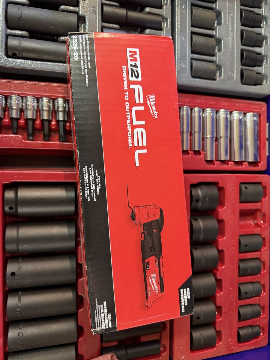Milwaukee M12 FUEL 2526-20 Cordless Oscillating Multi-Tool (Tool Only)