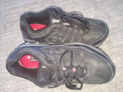 Sketchers Steel Toed Shoes Brand New 9.5s