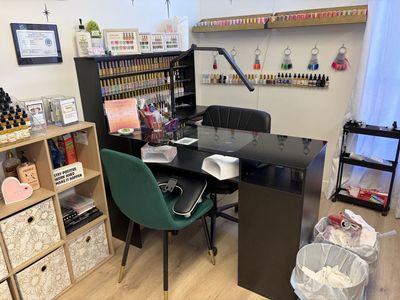 Professional Nail Tech Desk with Integrated Storage