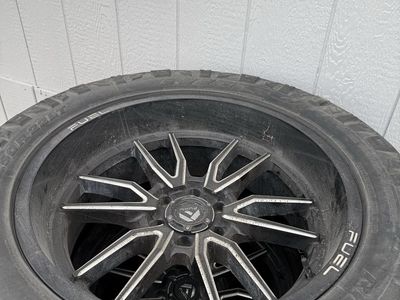 Fuel Wheels & 35-inch Ridge Grappler Tires for Ford F-150 (Set of 4)