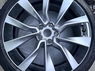 2026 Tesla Model 3 wheels and tires - 19”