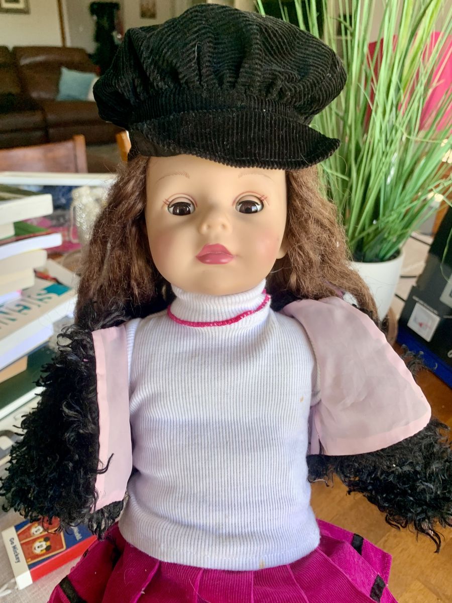 2010 Madame Alexander 18in Doll w/Accessories
