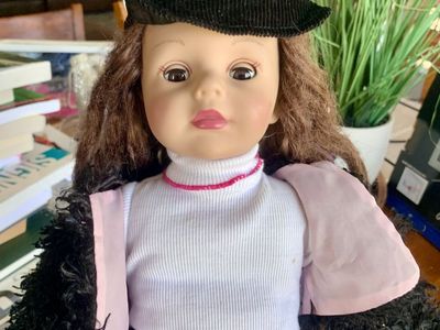 2010 Madame Alexander 18in Doll w/Accessories
