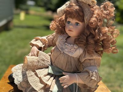Geppeddo Collector Series Porcelain Doll w/ Original Tags & Box