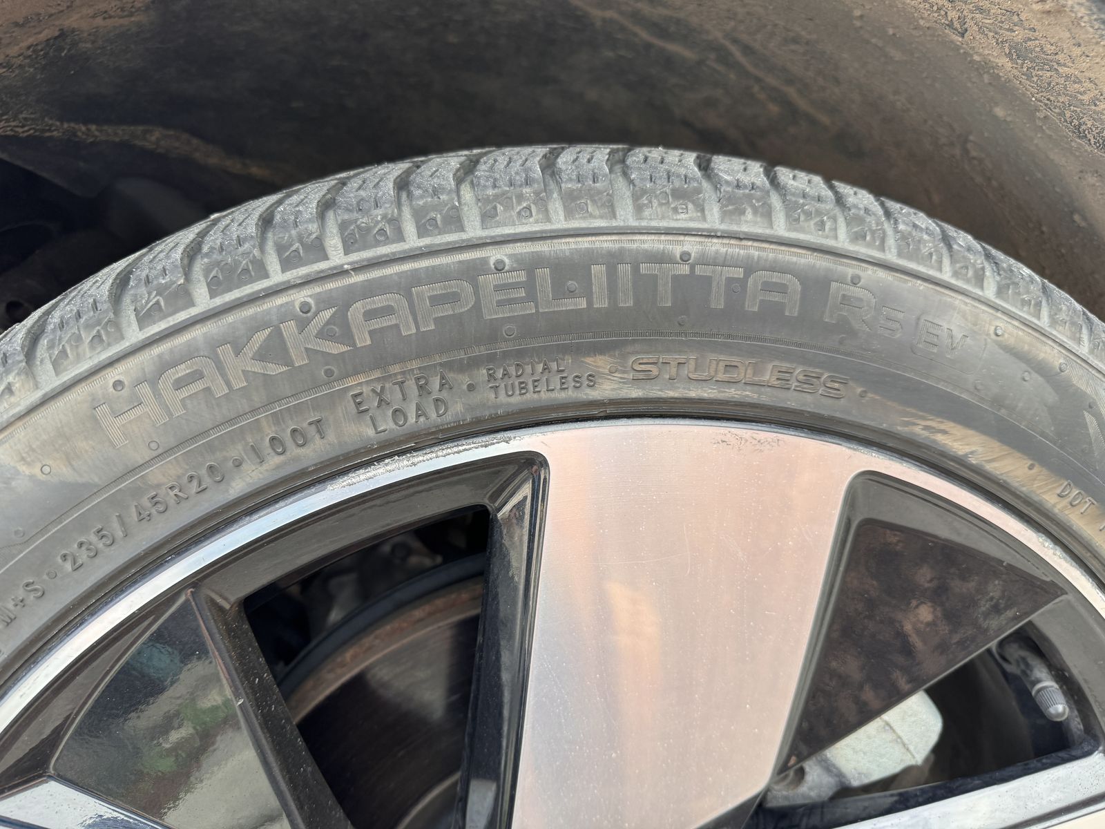 Nokian Hakkapeliitta R5 EV Staggered Winter Tires - 235/45R20 & 255/40R20 (Volvo C40 / XC40 / Polestar 2)
