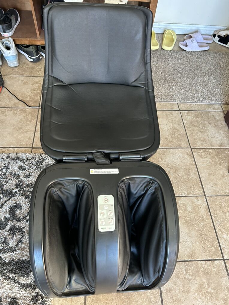 Dynamic Cube Massage Chair by Golden Designs Inc.