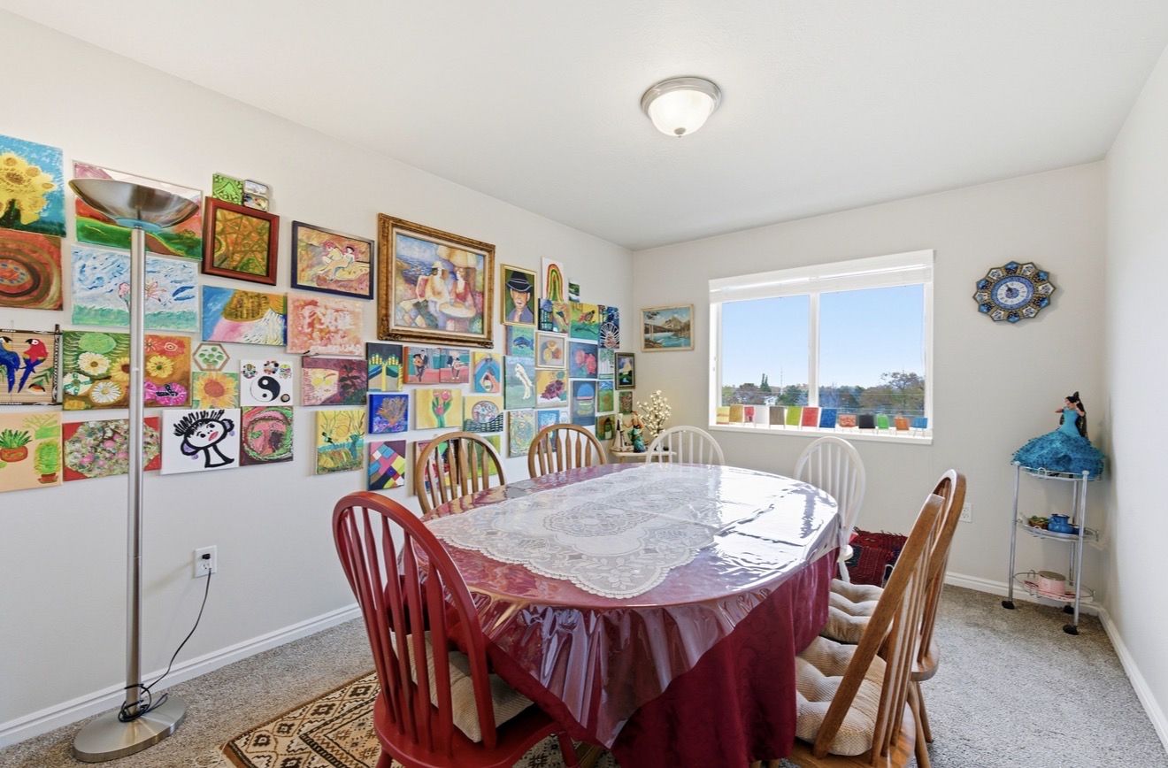 Dining Table & Chairs