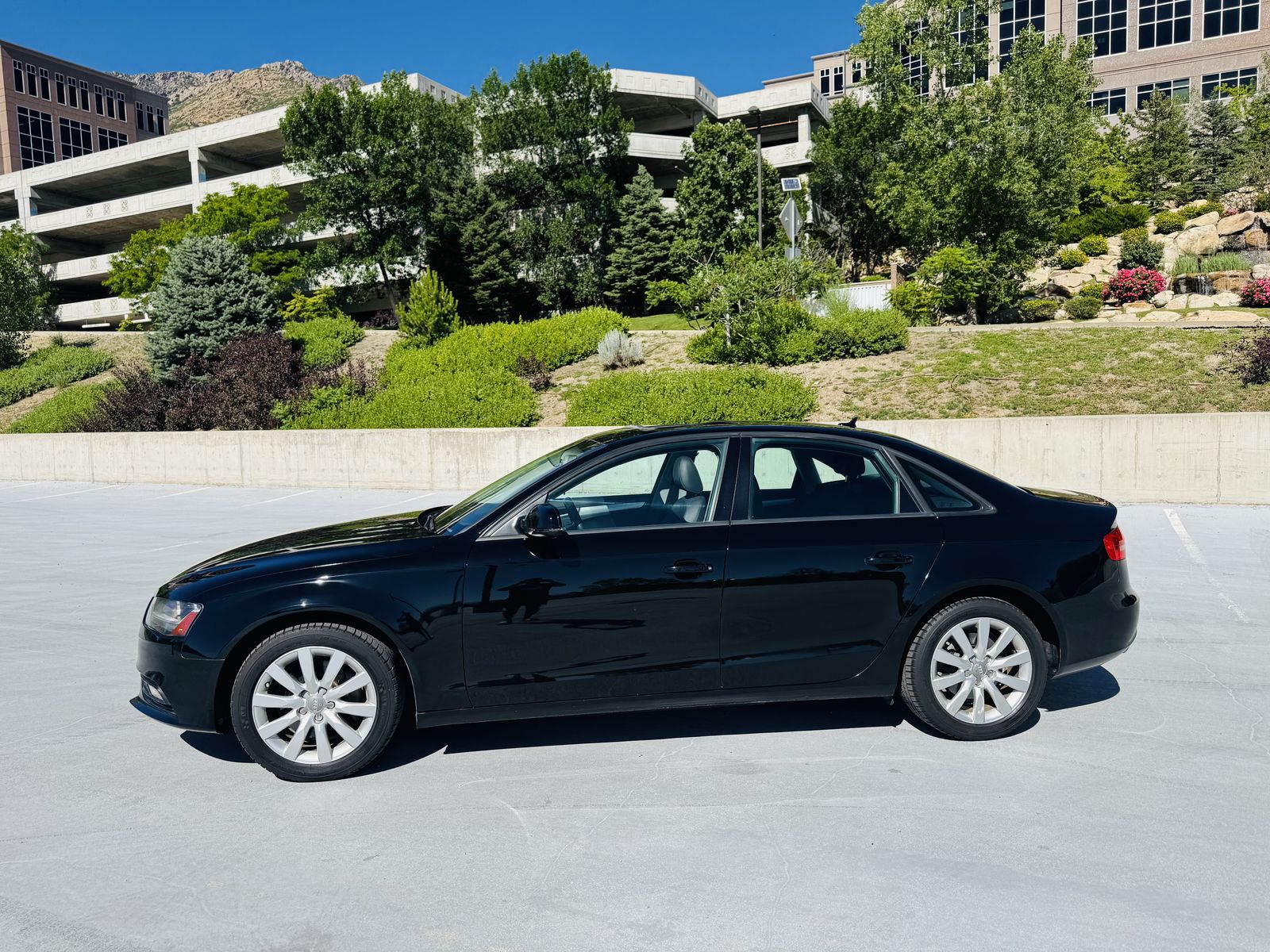 Main image 4