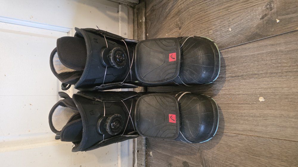 Head 550 Youth Snowboard Boots size 4