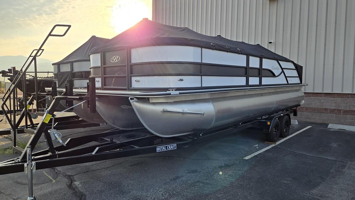 2026 Bentley 243 Swingback Pontoon Triple Toon