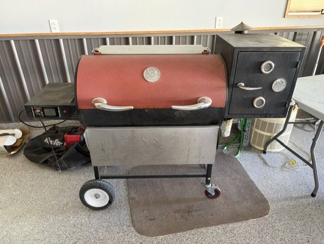 REC TEQ SMOKER/PELLET GRILL with cold box