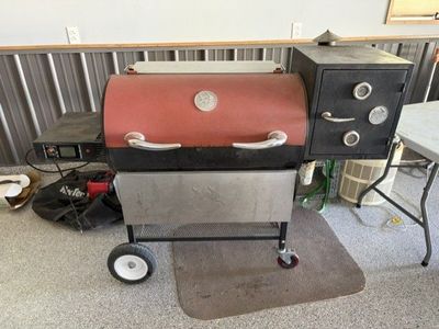 REC TEQ SMOKER/PELLET GRILL with cold box