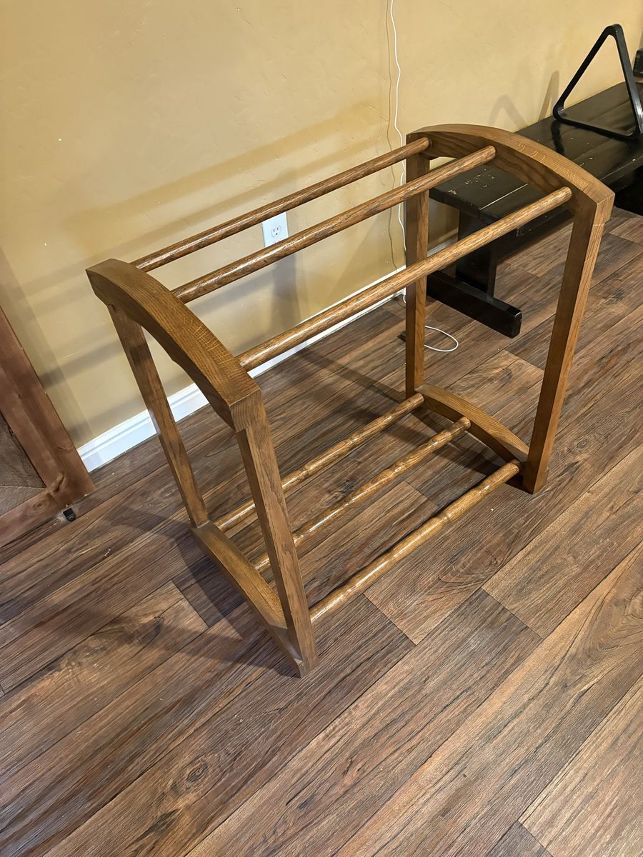 Quilt/blanket rack