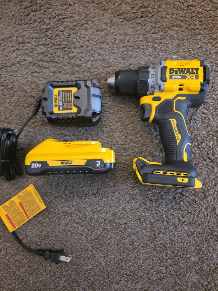 New Dewalt 20V MAX XR 1/2in. Drill Kit