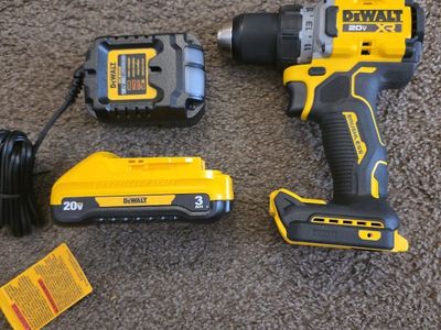New Dewalt 20V MAX XR 1/2in. Drill Kit