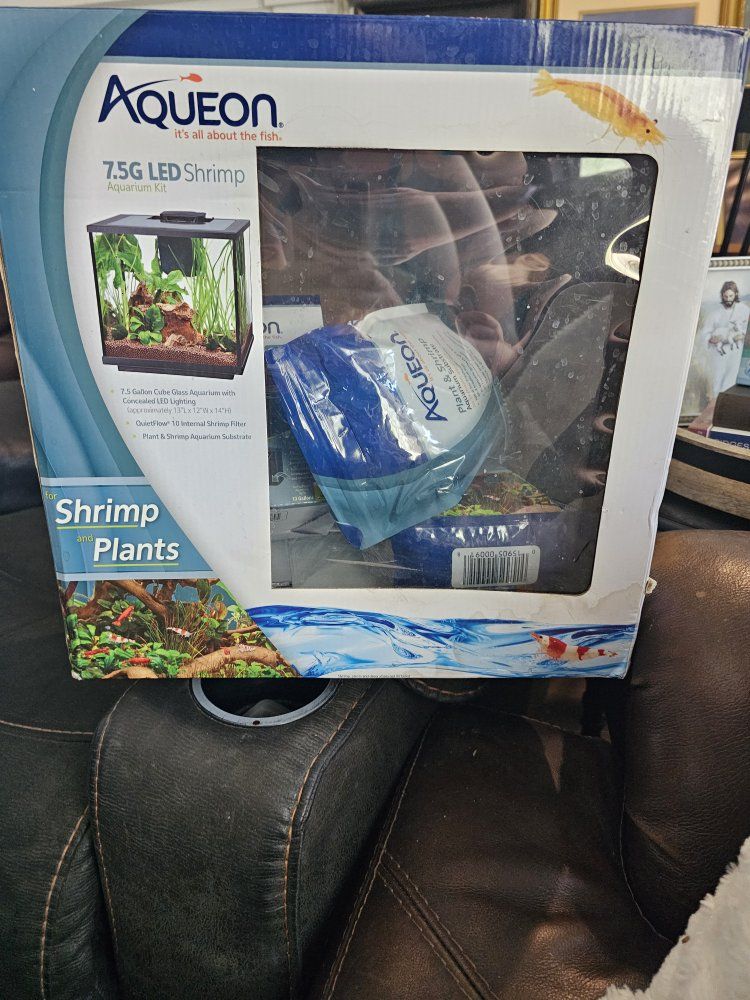 New Aquarium in Box - Aqueon 7.5 Gallon LED Tank