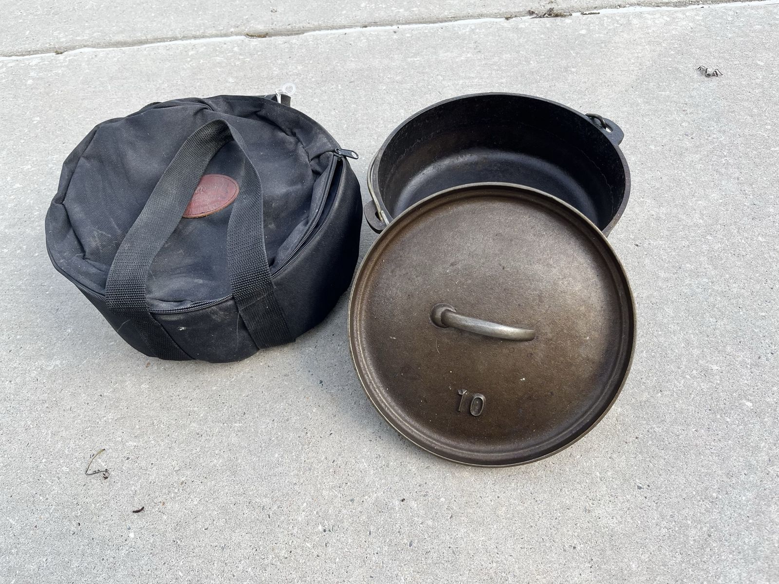 Dutch Oven with Bag