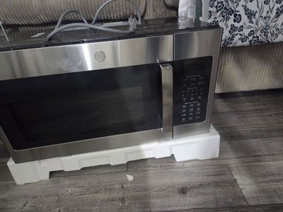 GE 1.9 cu ft Over-The-Range Microwave Oven