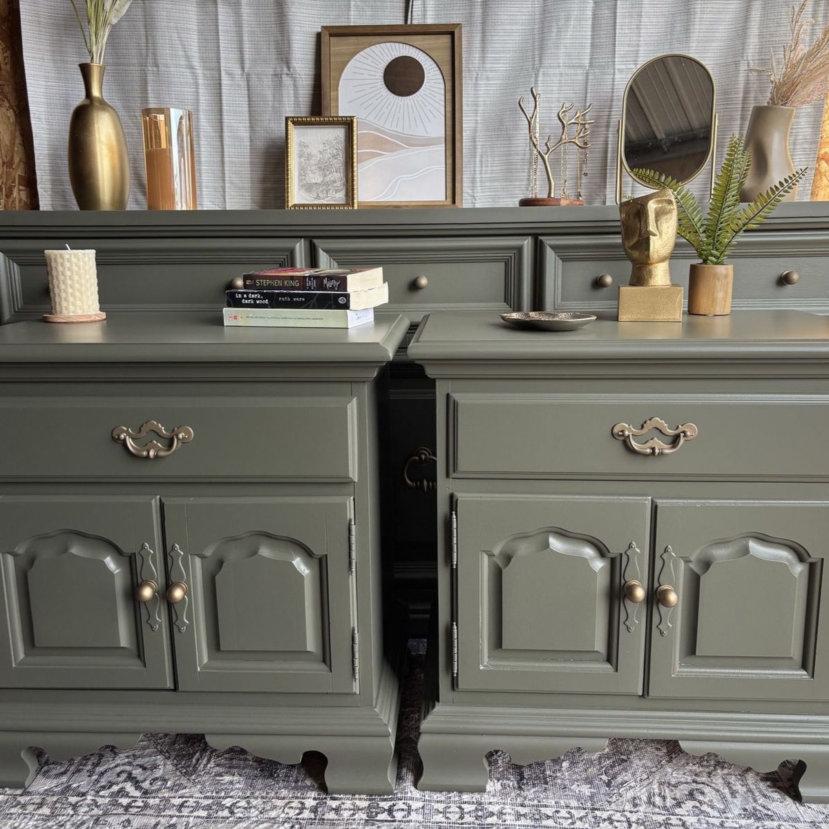 Gorgeous Broyhill Dresser & Nightstand Set