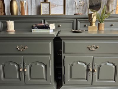 Gorgeous Broyhill Dresser & Nightstand Set