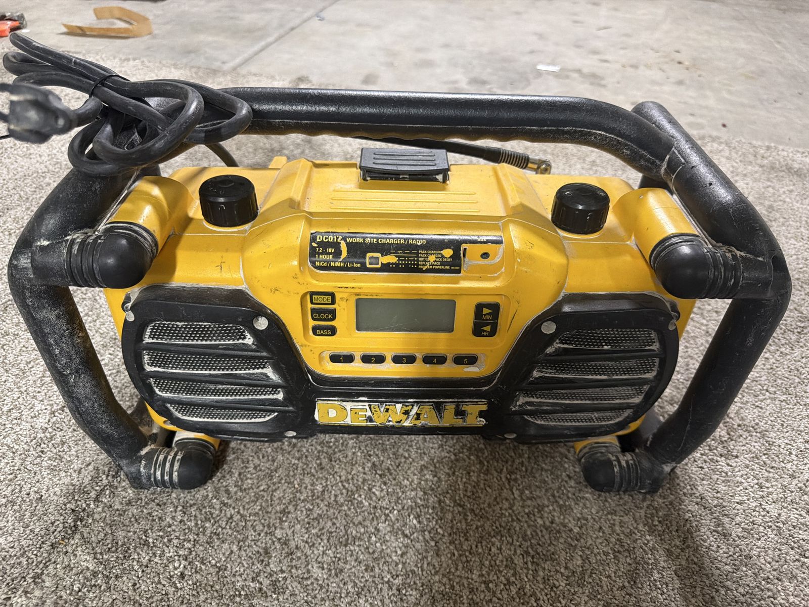 DeWalt DC012 7.2-18V Work Site Charger/Radio - 1 Hour NiCd/NiMH/Li-Ion