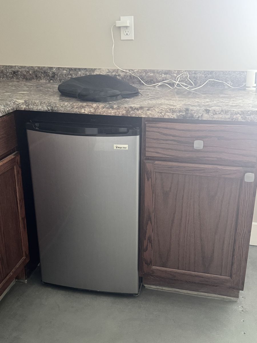 Magic chief Mini Fridge + Freezer