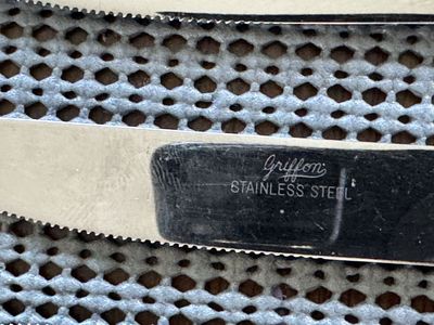 Griffon Stainless Steel Serrated Knives Japan - Set of 5 Vintage Table Knives - made in Japan