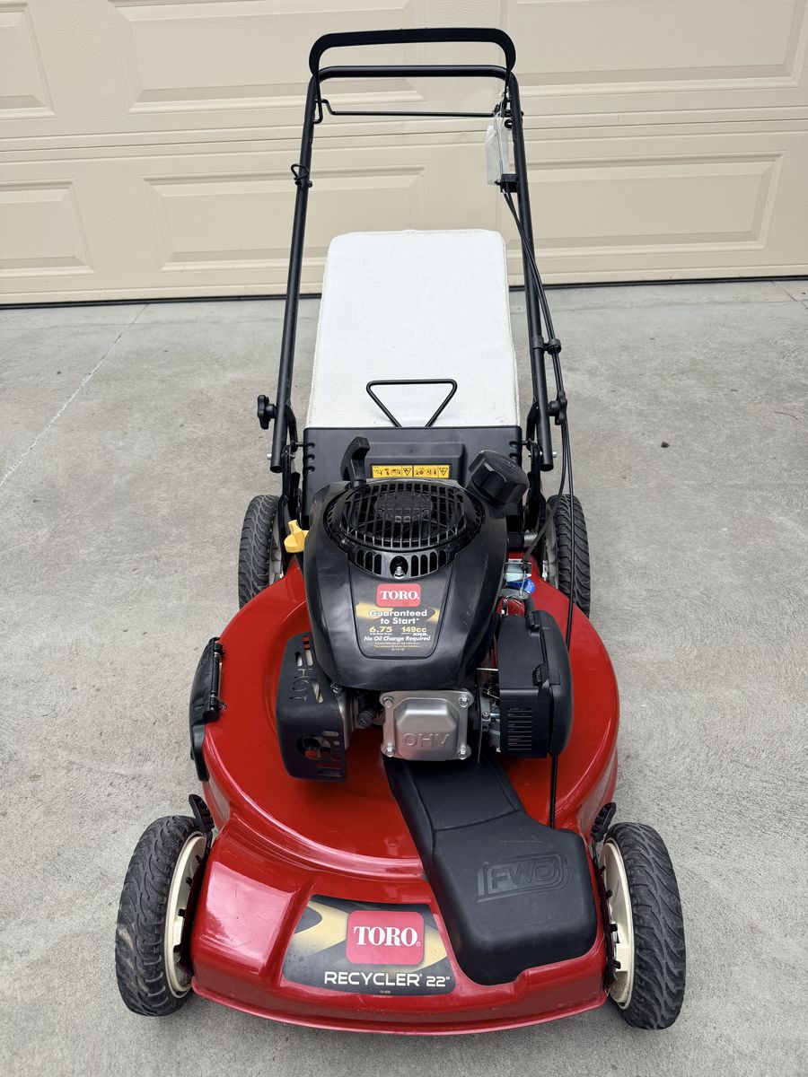 Toro 22-in Recycler Self Propelled Lawn Mower