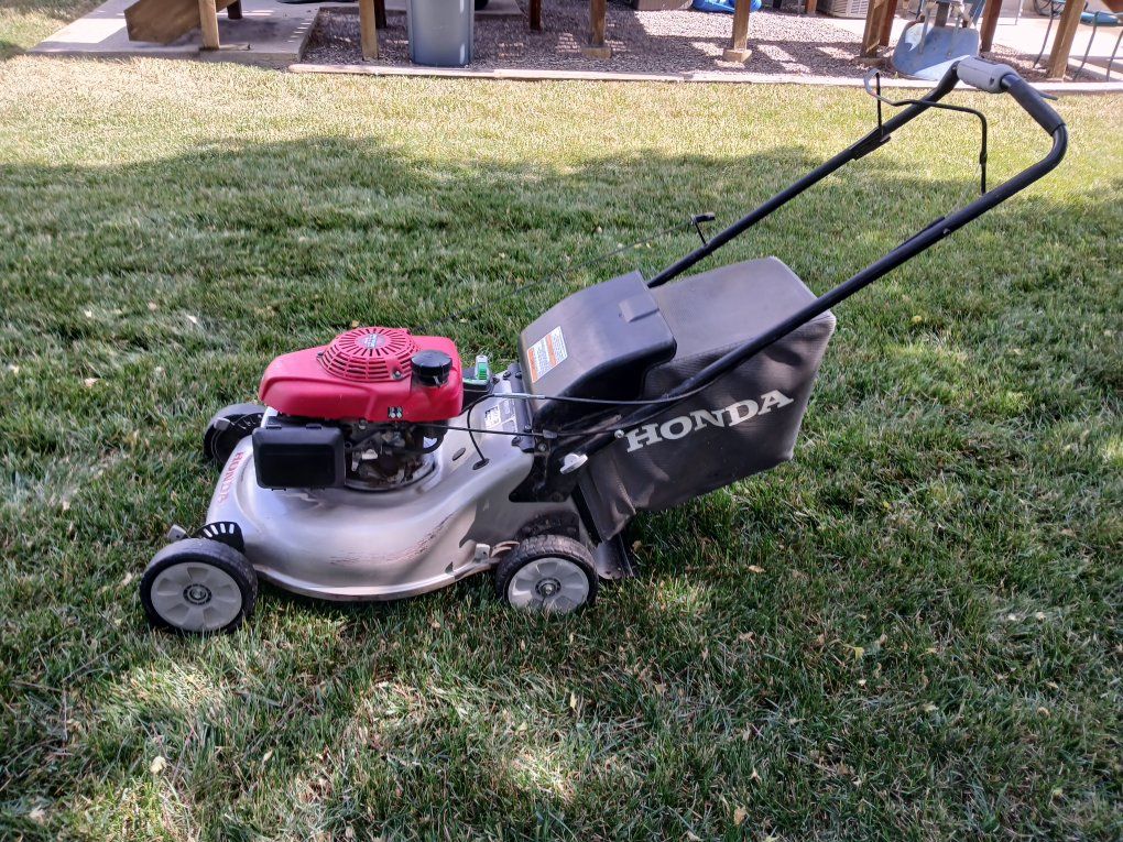 Honda Lawn Mower HRR216K9VKKAA ($300 OBO)