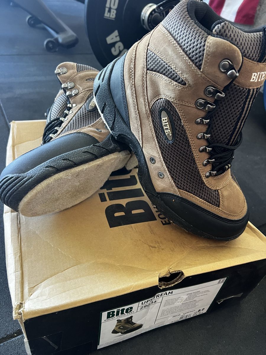 Mens Bite Upstream wading boots size 8.0,