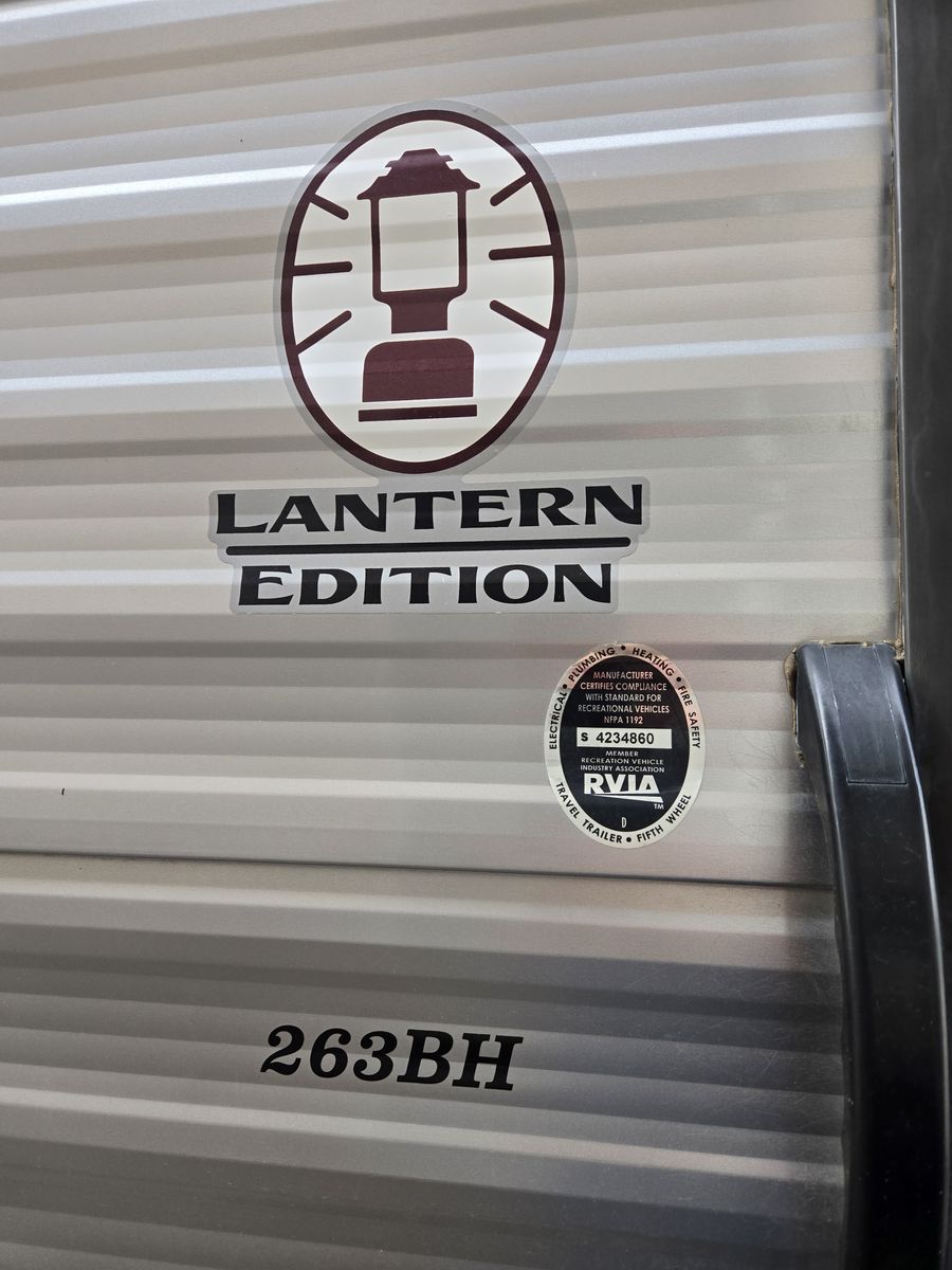 FAMILY BUNKHOUSE! 2017 Coleman Lantern 263BH – Loaded, Clean, Ready to Camp TODAY