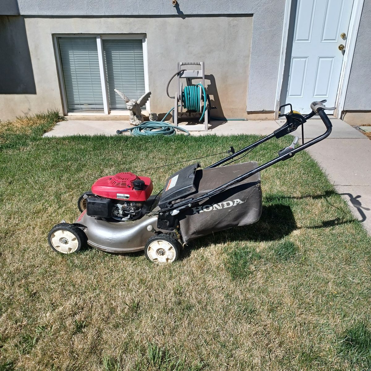 Self-propelled lawnmower HRR-216