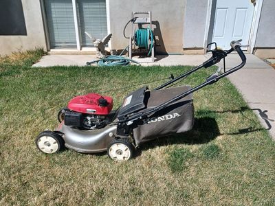 Self-propelled lawnmower HRR-216