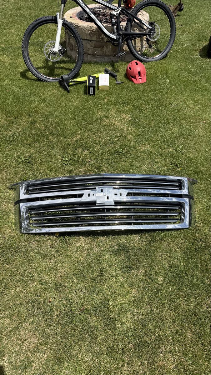 Chevrolet Tahoe Suburban Silverado 1500 Chrome Front Grille (2016-2018 models)