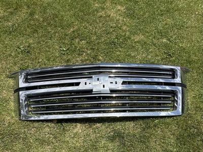 Chevrolet Tahoe Suburban Silverado 1500 Chrome Front Grille (2016-2018 models)