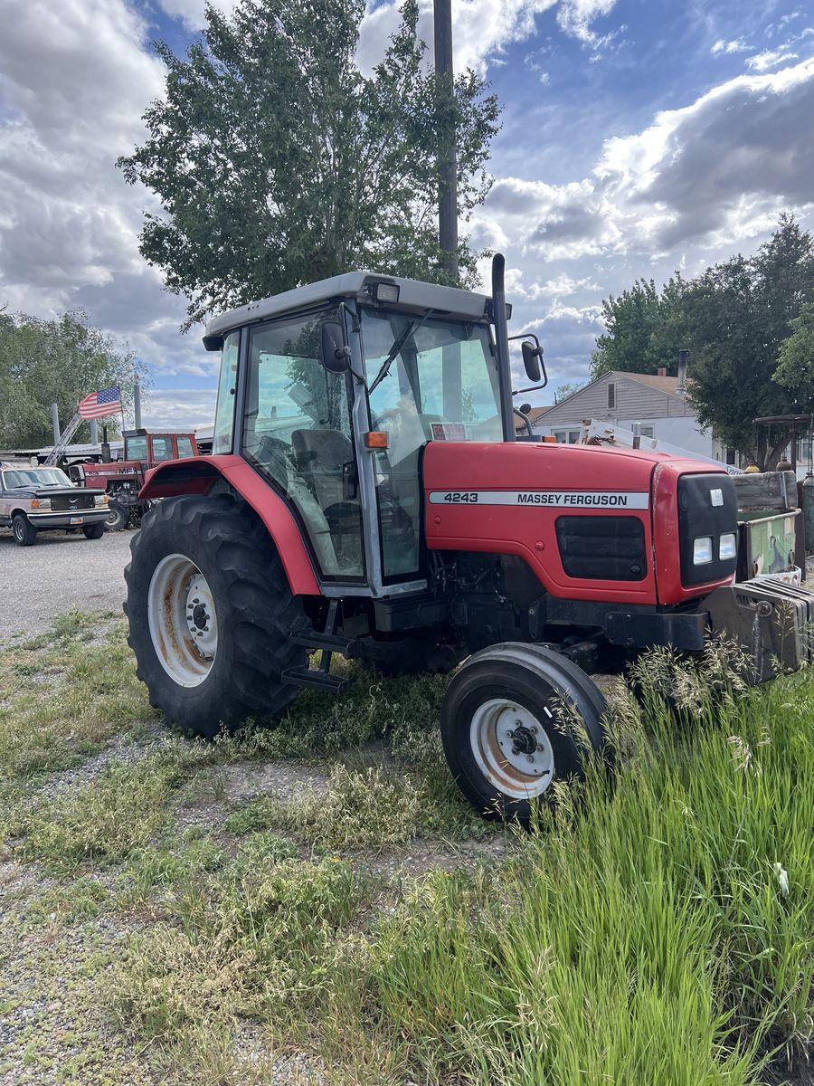 1997 Massey Ferguson 4243