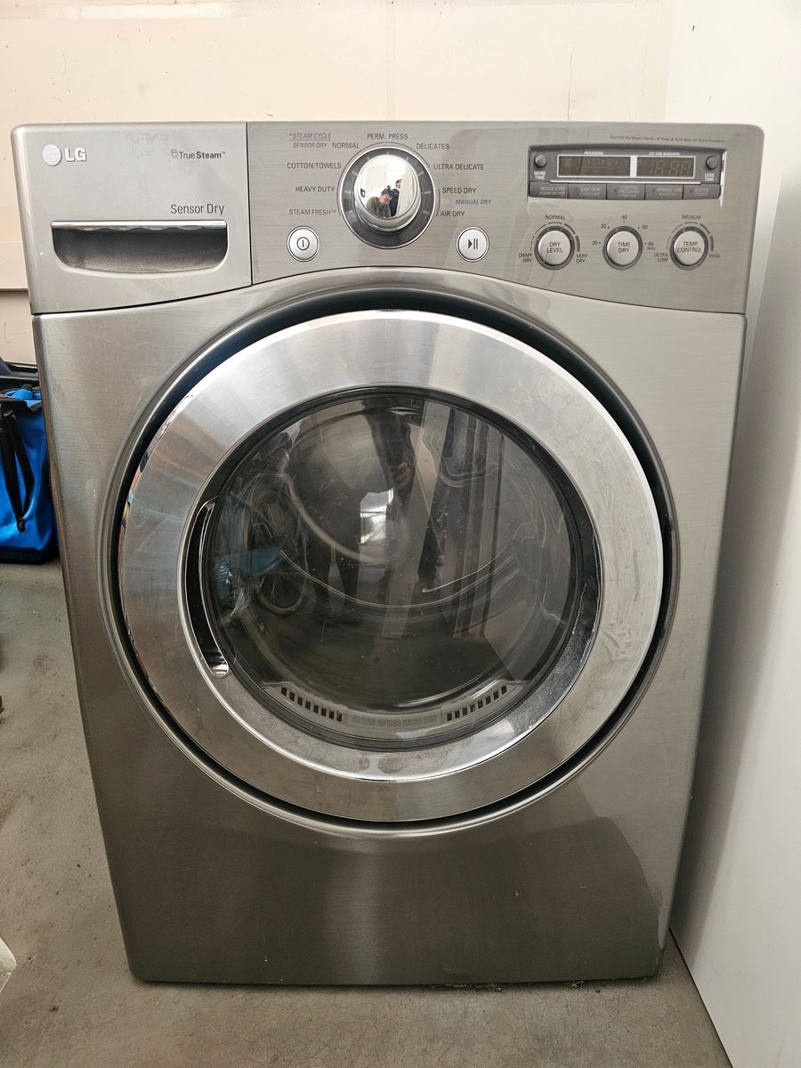 LG TrueSteam™ Electric Dryer - Graphite Steel - $200 (Firm)