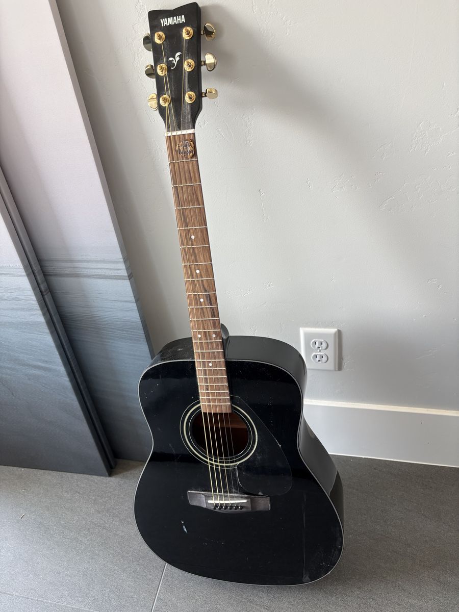 Yamaha Black Acoustic Guitar