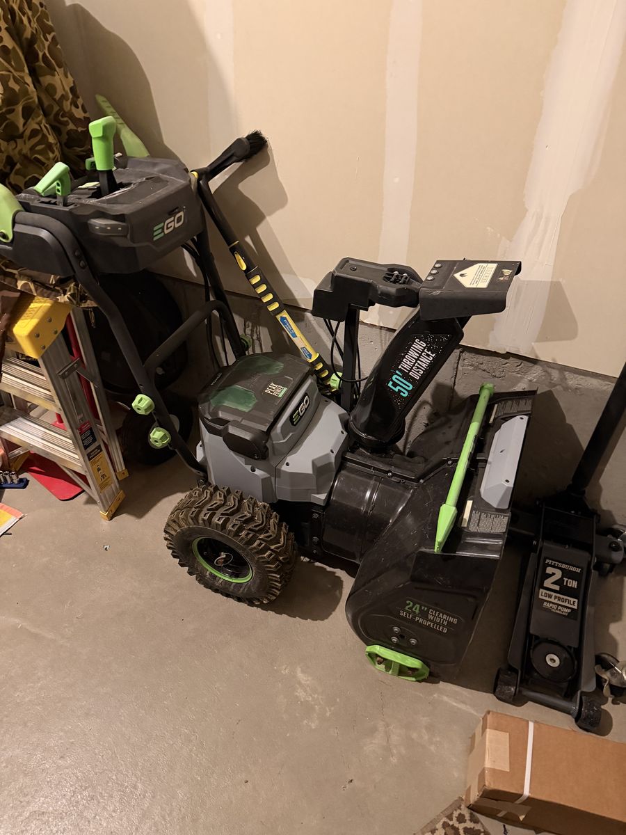 EGO 24" Snowblower, (2) 7.5ah Batteries, Dual Chg