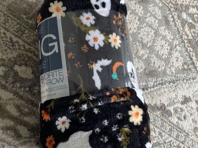 Big One Ghost Plush Throw Blanket 60x72 Halloween Ghosts bats mushrooms