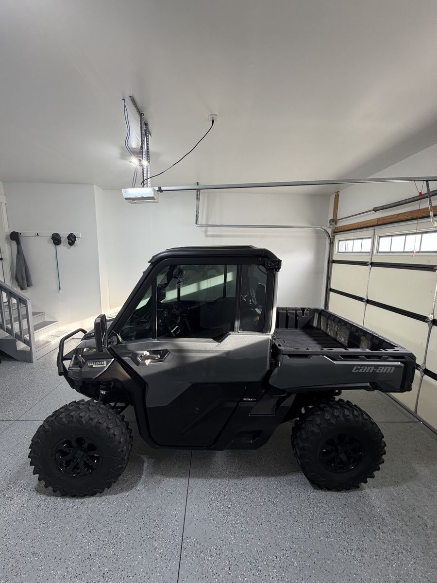2023 Can-Am Defender Limited HD10