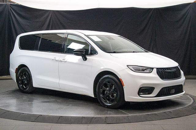 2024 Chrysler Pacifica Plug-In Hybrid S Appearance