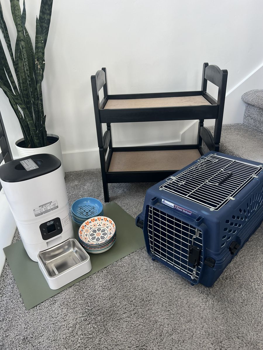 Misc Cat Items – Auto Feeder, Bowls Sets, Carrier, Cat Bunk Bed