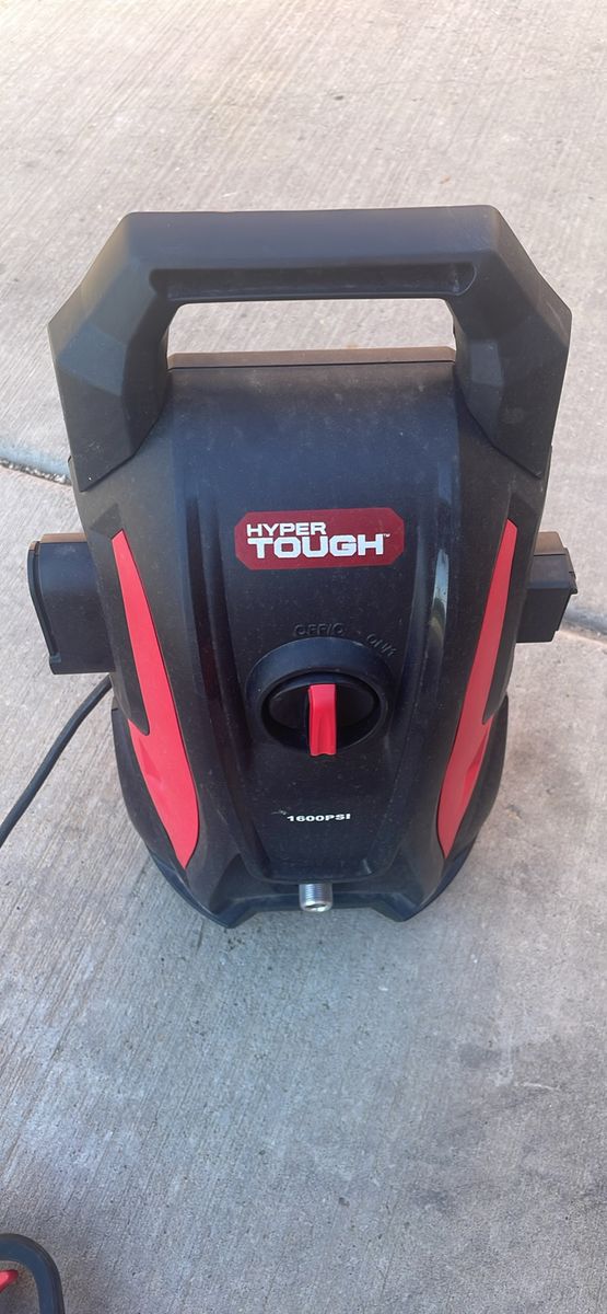 Plug in  electric Hyper tough pressure washer selling as is